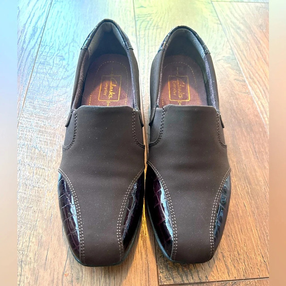 Clarks Artisan Women Brown Leather & Suede Med Heel  Slip On‎ Loafer size 7 - Picture 1 of 8